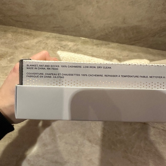 BNIB Cupcakes & Cashmere Cashmere Baby Blanket Hat Booties Set Ivory Neutral - Picture 6 of 7